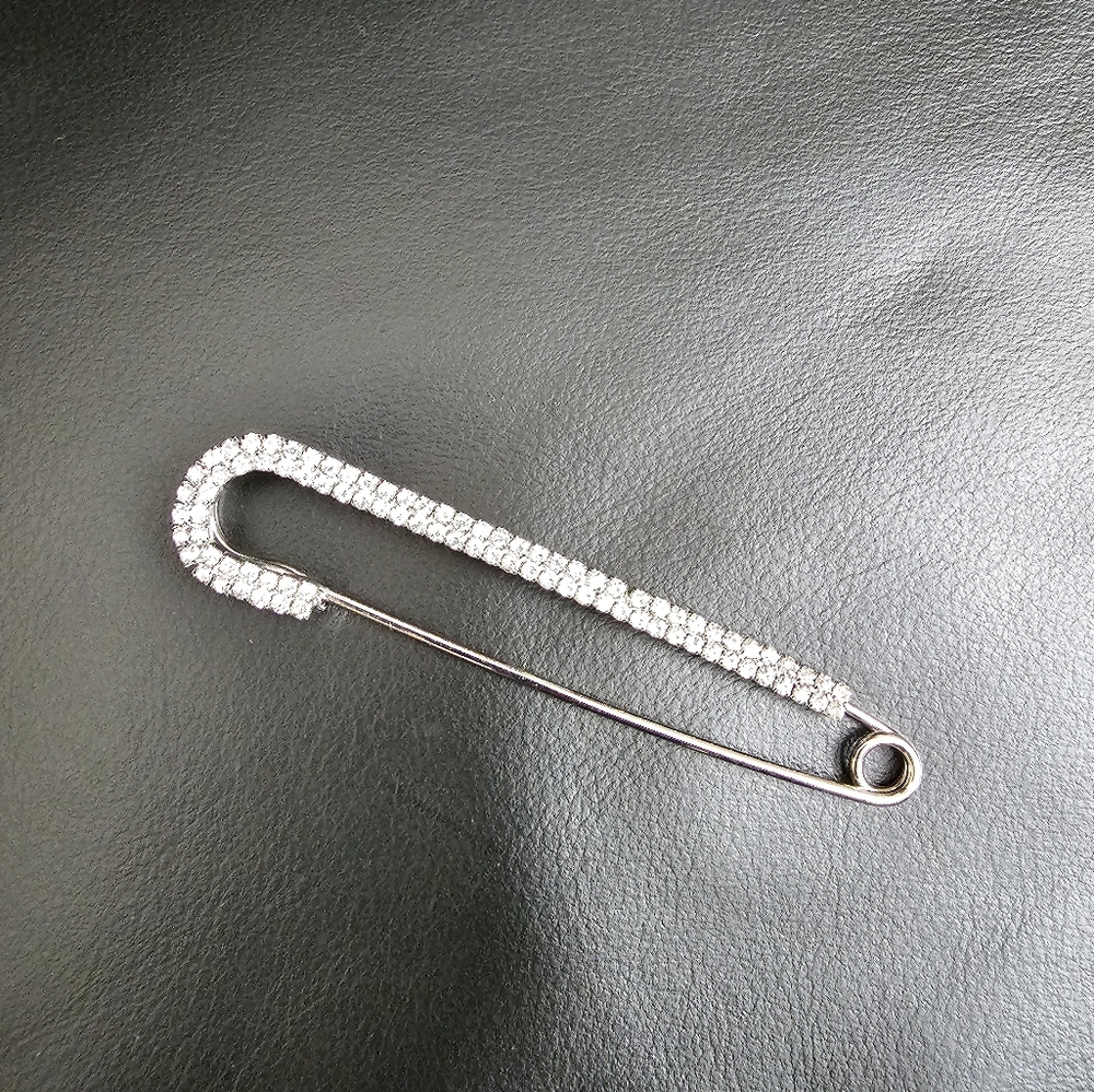Brand new without tag Brooch pin